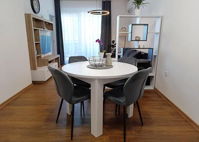 Pcelica شقة سومبور